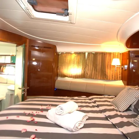 Anima Maris Yacht Botel *