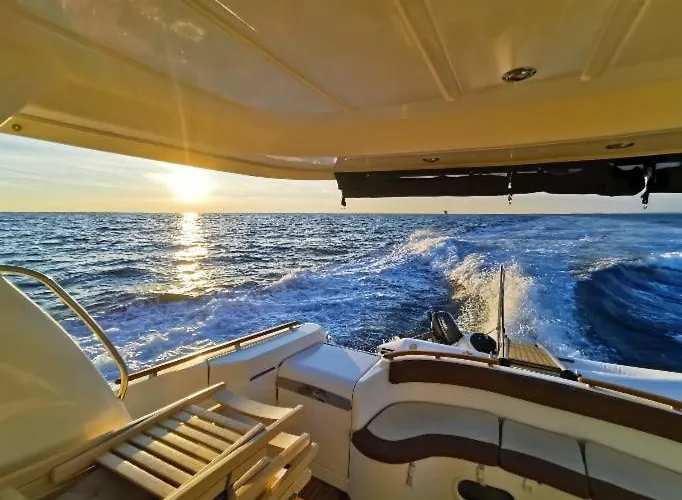 Anima Maris Yacht Hotel na wodzie Umag